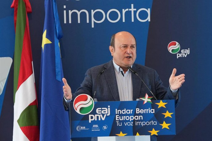 El presidente del PNV, Andoni Ortuzar, interviene durante un acto político del PNV