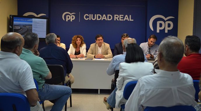 Mesa sectorial de Fomento organizada por el PP de Ciudad Real.