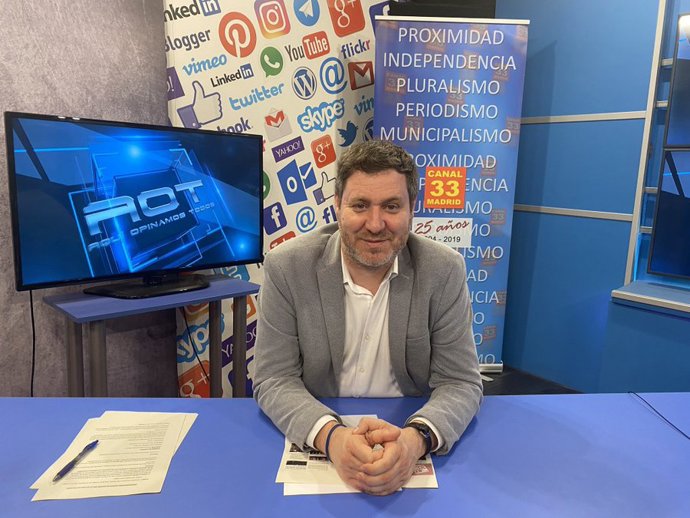 El concejal de Latina, Alberto González, en una entrevista en Canal 33 TV.