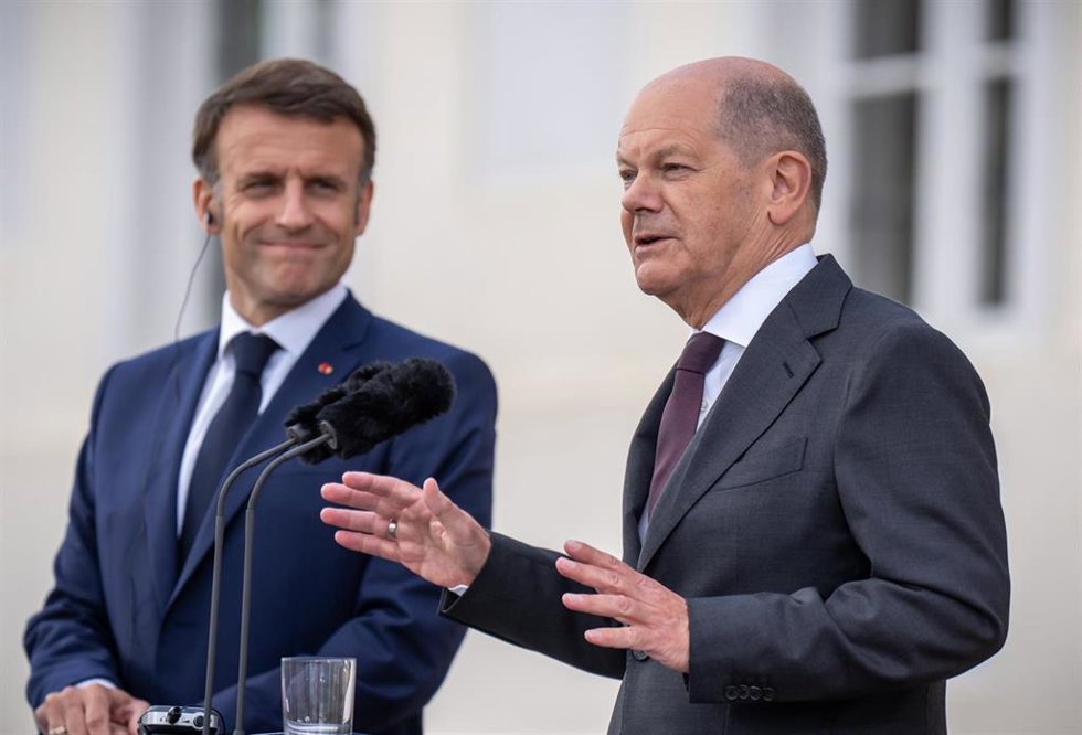 El presidente de Francia, Emmanuel Macron, junto al canciller alemán, Olaf Scholz