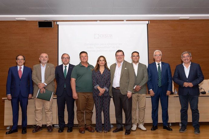 Participantes en la jornada empresarial organziada por Cesur en Jaén.