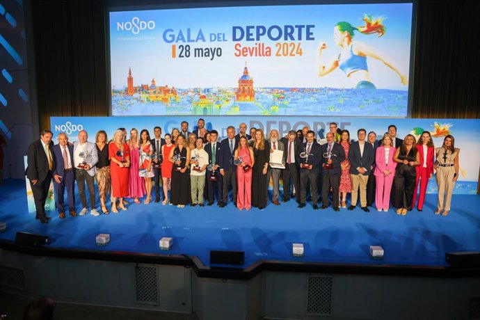 Autoridades y galardonados en la XXXVII Gala del Deporte de Sevilla.