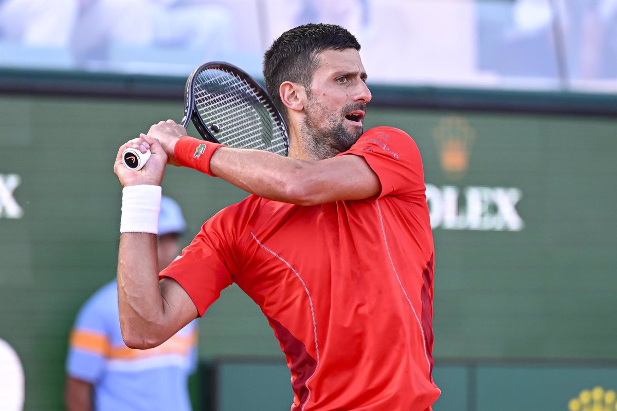 Djokovic begins his title defense at Roland Garros with doubts