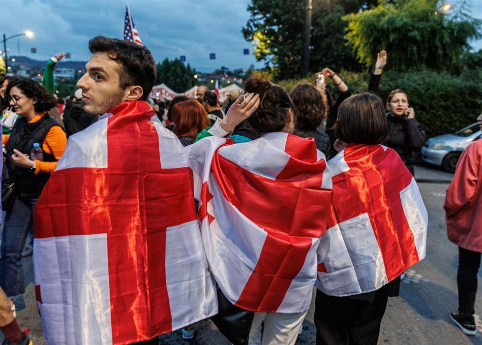 Manifestantes contra la aprobación de la ley de agentes extranjeros de Georgia