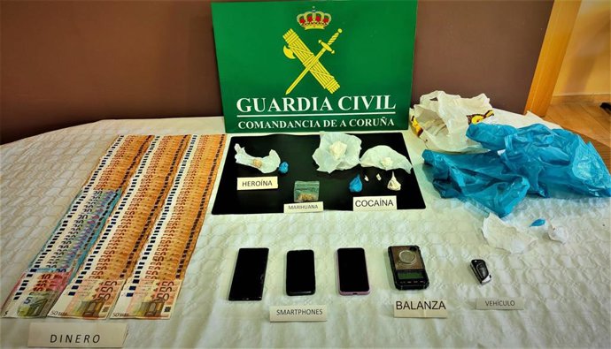 Tres detenidos por tráfico de drogas tras identificar a un menor que suministraba estupefacientes en A Pobra