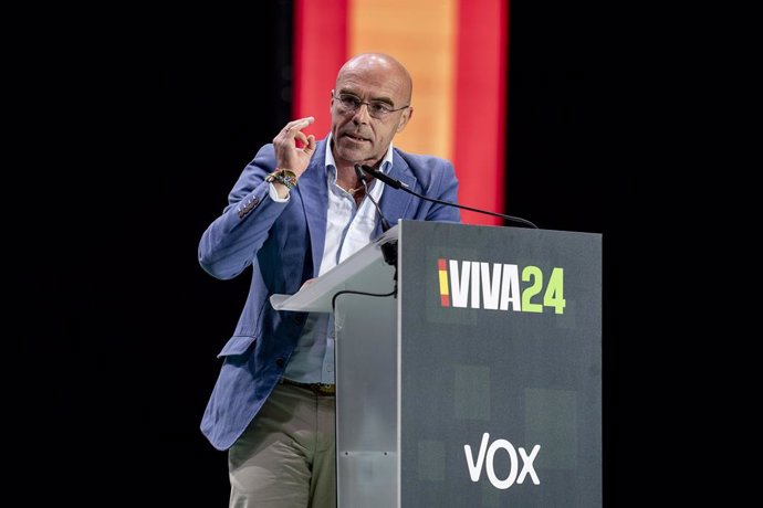 El candidat de VOX a les eleccions europees, Jorge Buxadé, intervé durant l'acte Viva 24 de VOX, en el Palau de Vistalegre, a 19 de maig de 2024, a Madrid (Espanya)