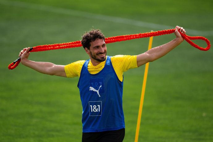 28 May 2024, North Rhine-Westphalia, Cologne: Borussia Dortmund's Mats Hummels takes part in a training session ahead of the UEFA Champions League final soccer match against Real Madrid. Photo: Marius Becker/dpa
