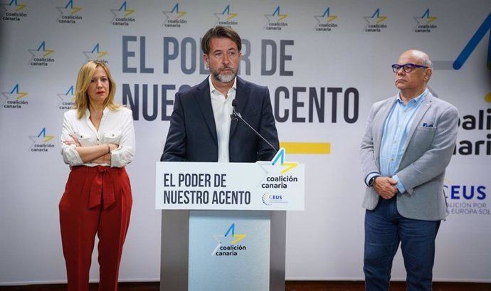 El candidato de CC a las europeas, Carlos Alonso, junto a la presidenta del Cabildo de Tenerife, Rosa Dávila, y el portavoz parlamentario, José Miguel Barragán