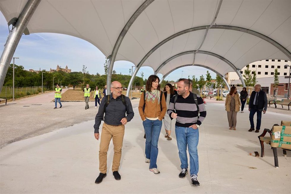 Visita de la comisión de urbanismo a la nueva fase del parque de la Magdalena.