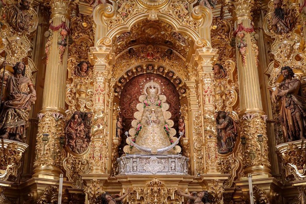 La Virgen del Rocío vuelve al camarín tras la romería.