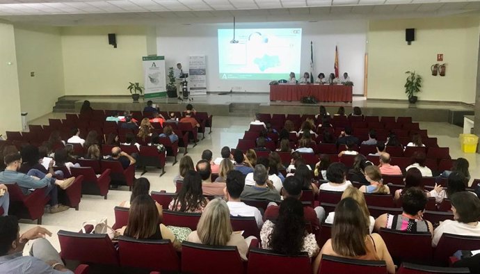 Profesionales sanitarios de la provincia de Cádiz en la apertura de las Jornadas de Atención al Trauma Grave en el Hospital de Puerto Real