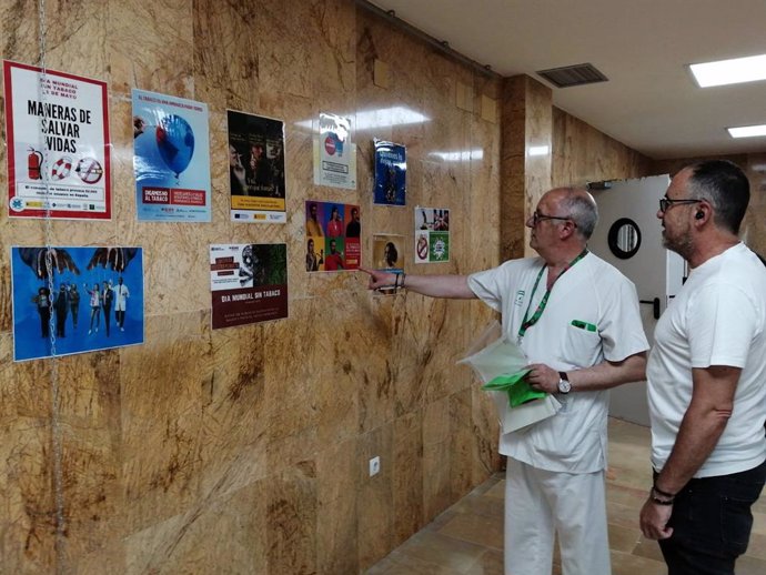 Exposición de cartelería del Día Mundial sin Tabaco en el Hospital de Cabra.