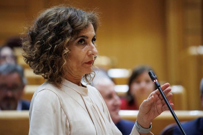 La vicepresidenta primera y ministra de Hacienda, María Jesús Montero, durante la sesión de control al Gobierno, en el Senado, a 28 de mayo de 2024, en Madrid (España).