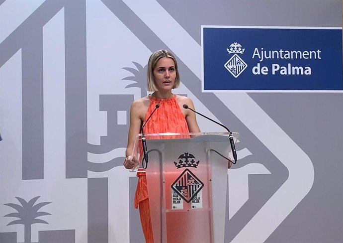 La regidora de Servicios Sociales, Educación, Participación Ciudadana y Juventud, Lourdes Roca, en rueda de prensa