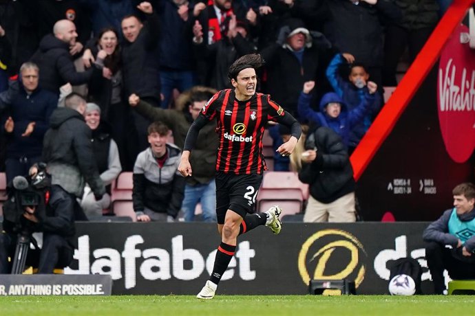 Archivo - El delantero turco Enes Ünal celebra un gol con el Bournemouth de la Premier League.