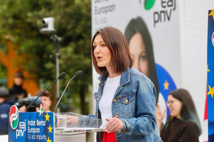 La cabeza de lista del PNV a las elecciones europeas, Oihane Agirregoitia, en un acto de campaña