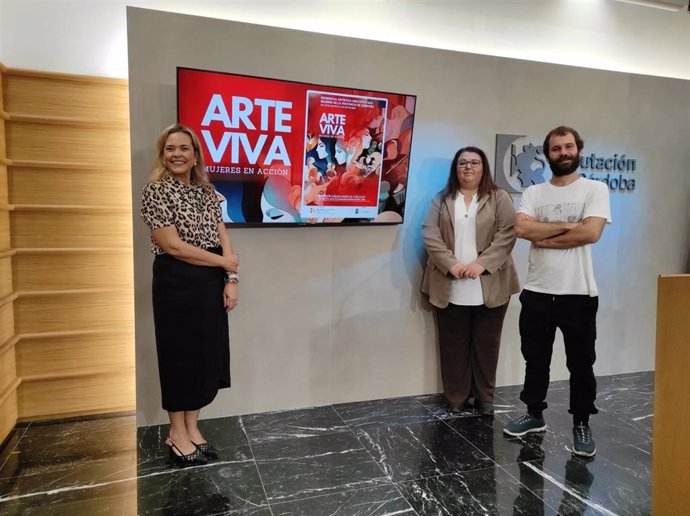 Moreno (izda.), Perea y Ruz en la presentación de 'Arte Viva. Mujeres en Acción'.