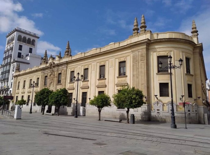 Edificio principal del Área Sur de Correos.