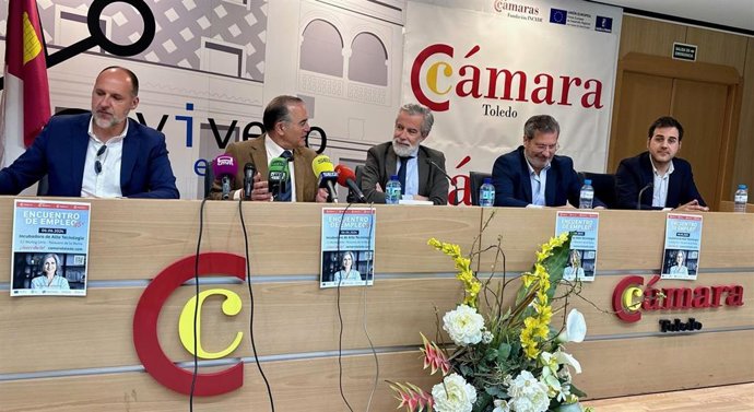 El alcalde, José Julián Gregorio, ha animado a los talaveranos a participar en el Encuentro de Empleo 45+.