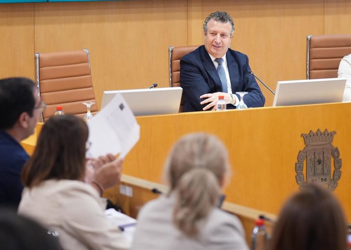 El presidente de la Diputación preside el pleno ordinario de mayo.
