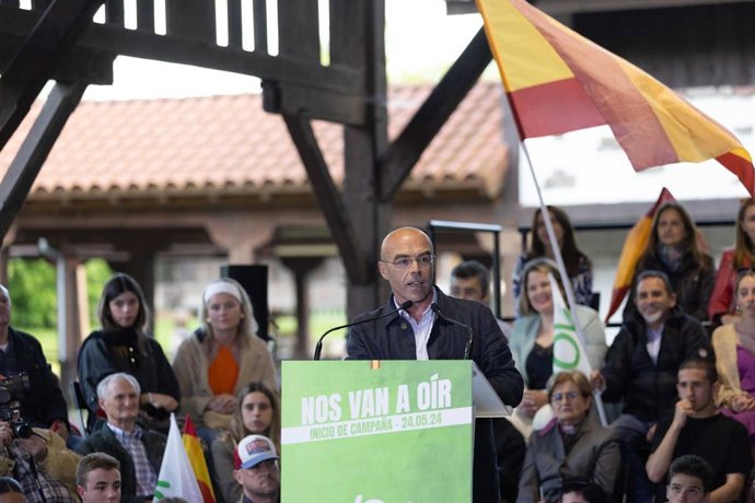 El candidato de VOX a las elecciones europeas, Jorge Buxadé, durante un acto de Vox.