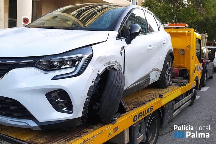 El vehículo en el que circulaba el conductor denunciado.