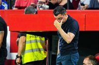 El Barça oficializa la desvinculación de Xavi Hernández y su 'staff'