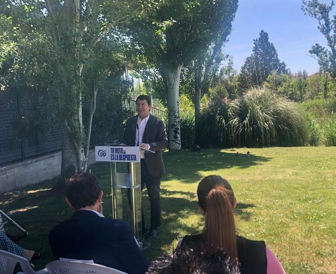 Un momento de la intervención de Mañueco en Laguna de Duero.