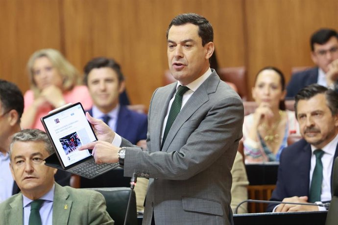 El presidente de la Junta de Andalucía, Juanma Moreno, interviene en la segunda jornada del Pleno del Parlamento andaluz. A 29 de mayo de 2024, en Sevilla (Andalucía, España). Segunda jornada de Pleno, con Sesión de Control al Gobierno y preguntas de los 