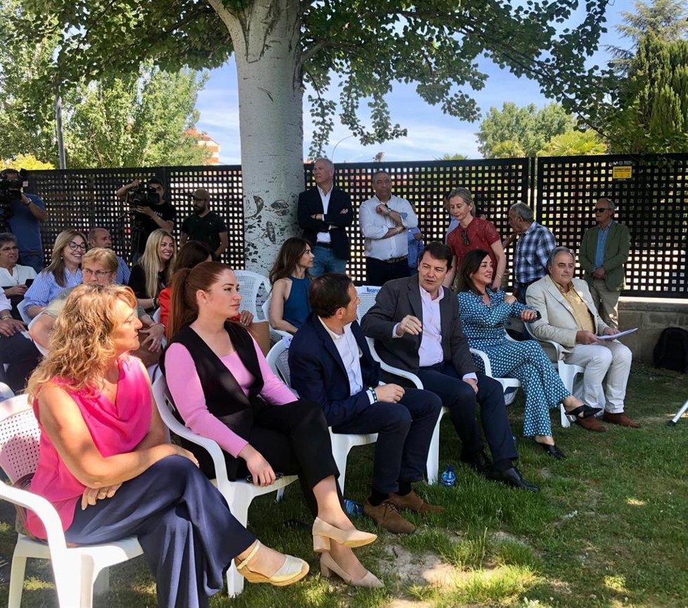 El presidente de la Junta y del PP de Castilla y León, Alfonso Fernández Mañueco, en un acto de campaña en Laguna de Duero (Valladolid)