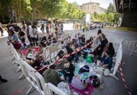 Reventa de entradas, lentejuelas y botas 'cowboy' en la cola para ver a Taylor Swift: "Es un icono feminista"