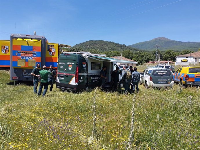 Efectivos de la Guardia Civil y el 112 de Castilla y León, en el dispositivo de búsqueda del varón de 85 años desaparecido en Navahondilla (Ávila).