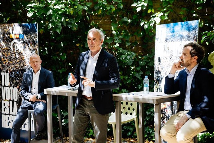 El presidente del Gobierno de Aragón, Jorge Azcón; el candidato del PP Aragón a las elecciones europeas, Borja Giménez; y el portavoz del PP municipal en Economía, Carlos Gimeno.