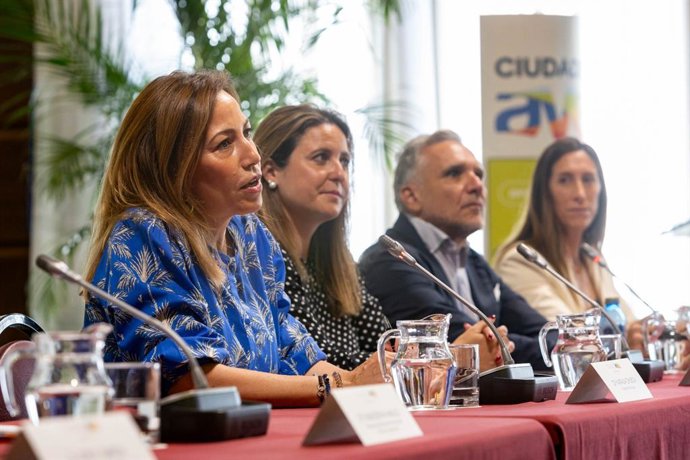 La alcaldesa de Zaragoza, Natalia Chueca, anfitriona en el vigésimo aniversario de la Red de Ciudades AVE.
