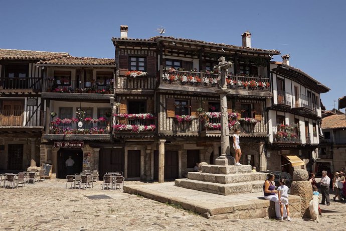 Archivo - Crucero. Plaza Mayor. Localidad de La Alberca. Salamanca. Castilla y León.