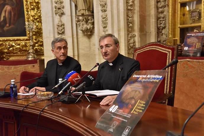 Archivo - Joaquín Alberto Nieva interviene, junto a Daniel Alonso, en la presentación del Concurso Artístico Mezquita-Catedral de Córdoba.