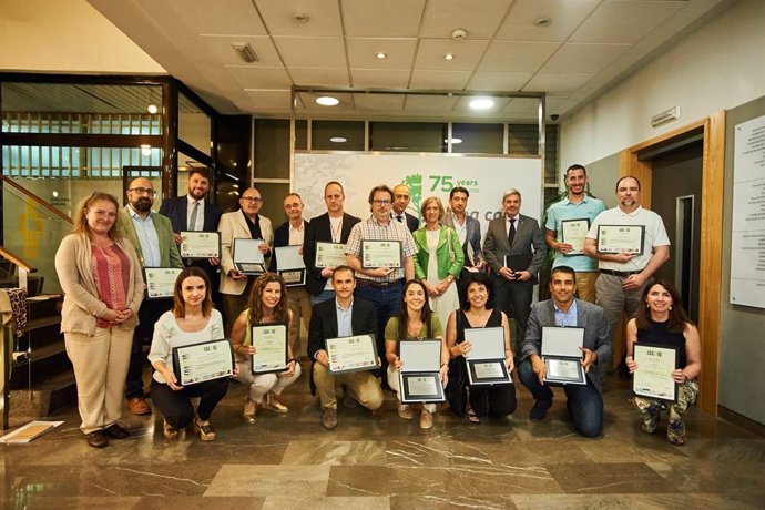 Premiados junto a directora de CNMP y presidente de COASHIQ