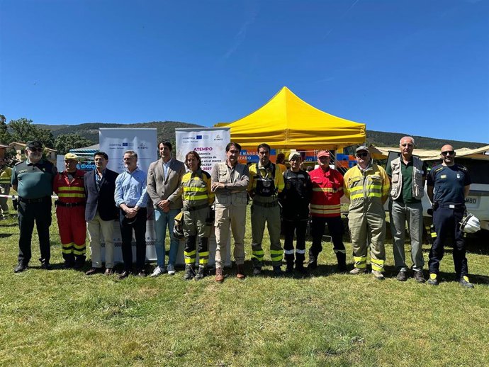 Suárez-Quiñones con los participantes en el simulacro.