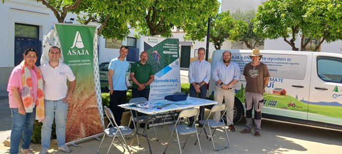 La Oficina Móvil de Digitalización Rural de Asaja y Endesa ha pasado esta semana por la provincia de Sevilla.