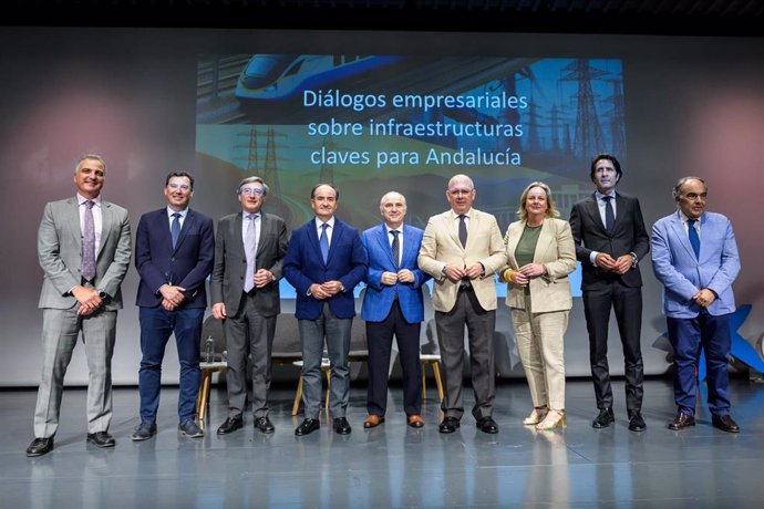 Jornada 'Diálogos empresariales sobre las infraestructuras clave para el desarrollo de Andalucía' organizada por el Consejo Andaluz de Cámaras de Comercio y CaixaBank Andalucía.