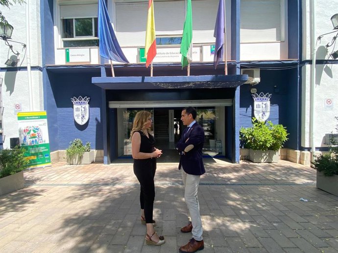 El delegado de Desarrollo Educativo, Francisco José Lozano, en una visita al IES Santa Catalina