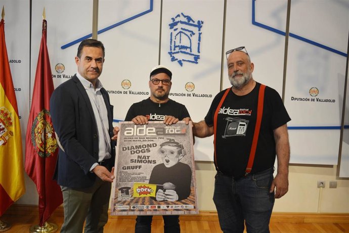 El diputado Obras, Agricultura, Ganadería y Calidad del Agua, Fernando Esteban; el alcalde de Aldea de San Miguel, Francisco Javier Noriega, y el teniente alcalde, Luis Gil.