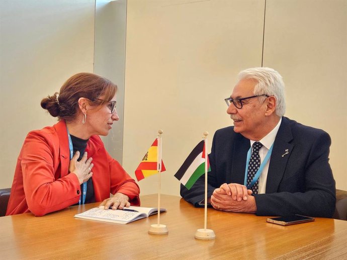 La ministra de Sanidad, Mónica García, ha mantenido este miércoles una reunión bilateral con el ministro de Sanidad de Palestina, Maged Abu Ramadan.