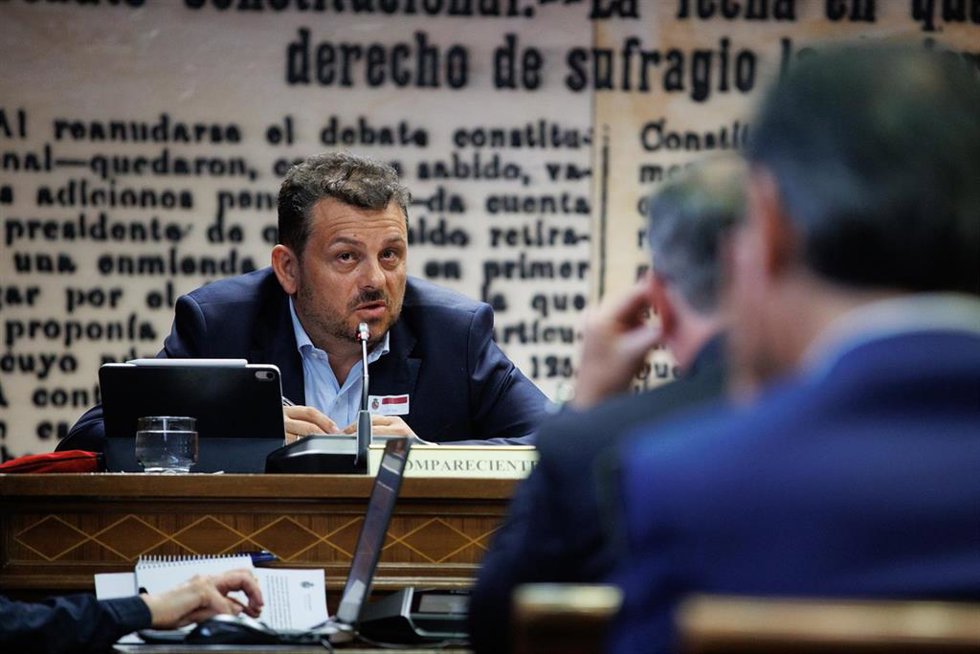 El director general de Enajenación de Materiales Ferroviarios (EMFESA), Vicente Calzado Téllez, comparece ante la Comisión de Investigación sobre el caso Koldo, en el Senado, a 29 de mayo de 2024, en Madrid (España). La Comisión de Investigación anali