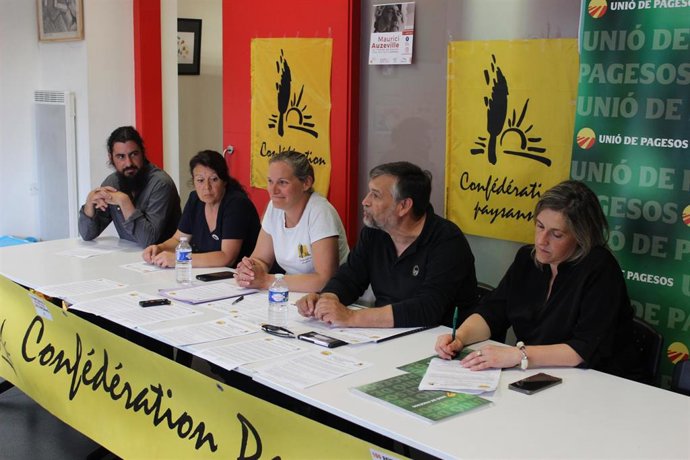 Representantes de Unió de Pagesos y la Confédération Paysanne