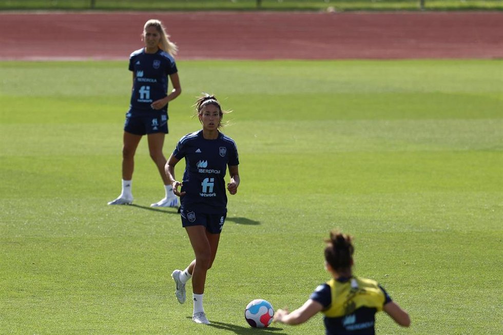 Archivo - Leila Ouahabi in action during the training session of Spain Women Team celebrated at Ciudad del Futbol on June 17, 2022, in Las Rozas, Madrid Spain.