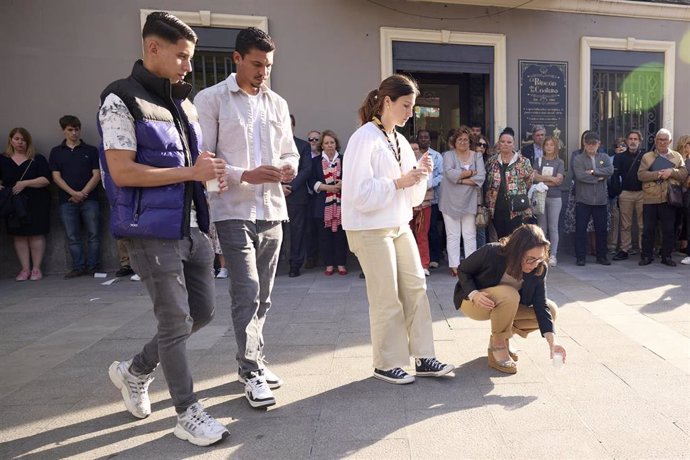 Concentración silenciosa por la muerte de un joven apuñalado, en la plaza Satistegi de Algorta, a 28 de mayo de 2024, en Algorta, Getxo (Bizkaia) 