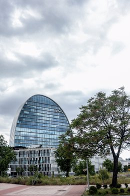 Fachada del edificio ‘La Vela’, en la ciudad del BBVA,