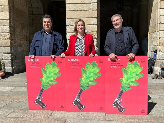 Presentación de la Semana do Libro de Compostela con la concejala de Capital Cultural, Míriam Louzao; el director, Camilo Franco; y el coordinador de la sección Criminal, Xaquín Núñez Sabarís.