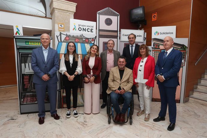 La ONCE premia el altruismo y la atención de la sociedad castellanoleonesa en unos galardones celebrados en Valladolid